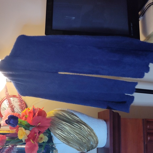 Urban Outfitters Faux Fur Scarf Navy - Picture 1 of 3